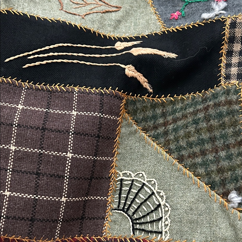 Tartan & Plaid handmade “family story”Patchwork Quilt with Plaid and Embroidery - Picture 7 of 15